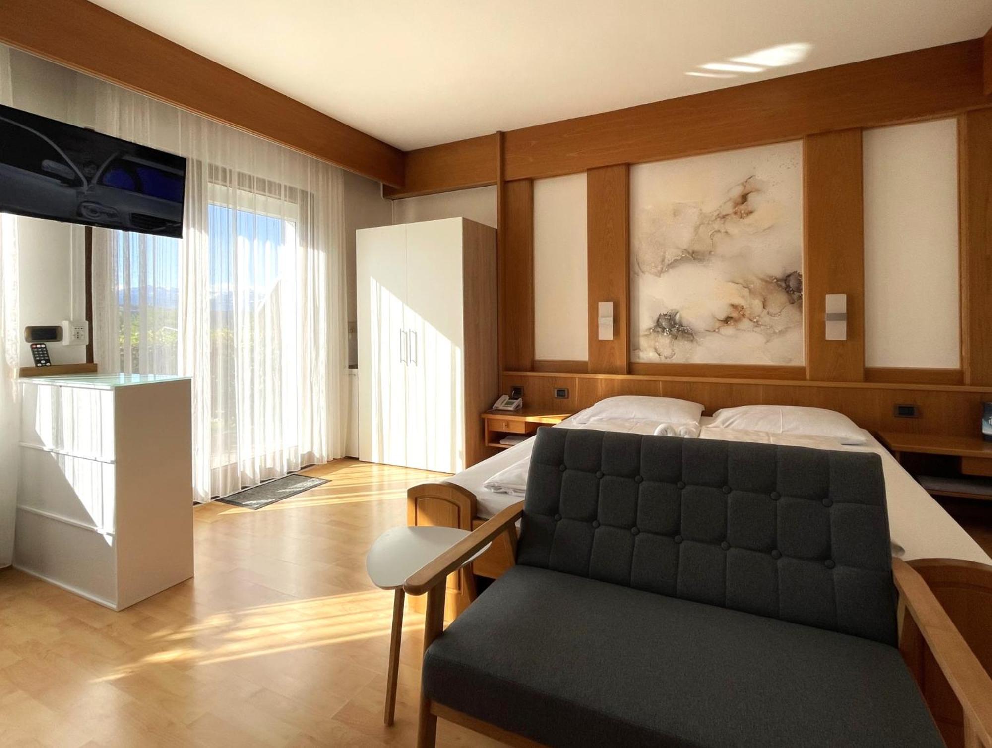 Hotel Garni Gruener Baum Laives Pokoj fotografie